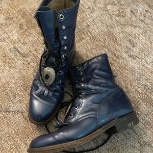 TRUE VINTAGE Justin Boots lace up with conchos